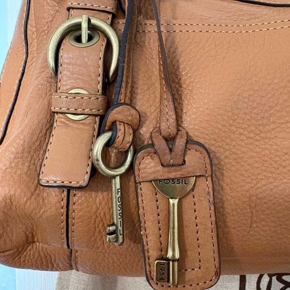 Vintage Fossil Tan Pebbled Leather Satchel w/ Key Fob - Picture 8 of 11